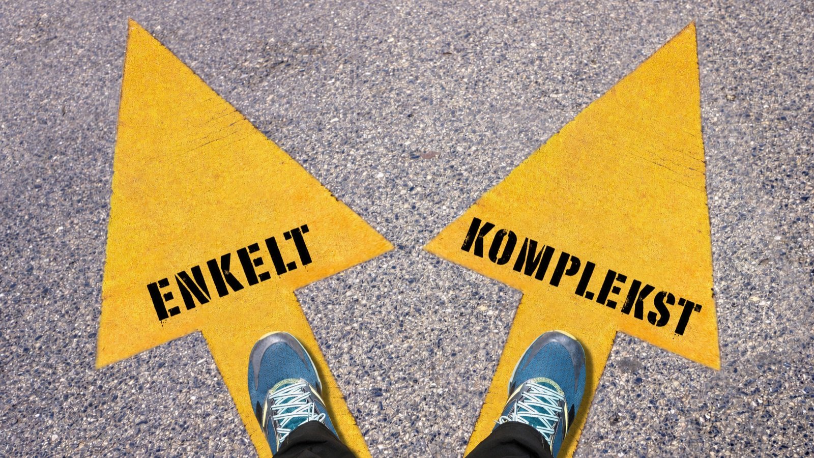 To veivalg merket enkelt og komplekst illustrerer betydningen av å starte enkelt.